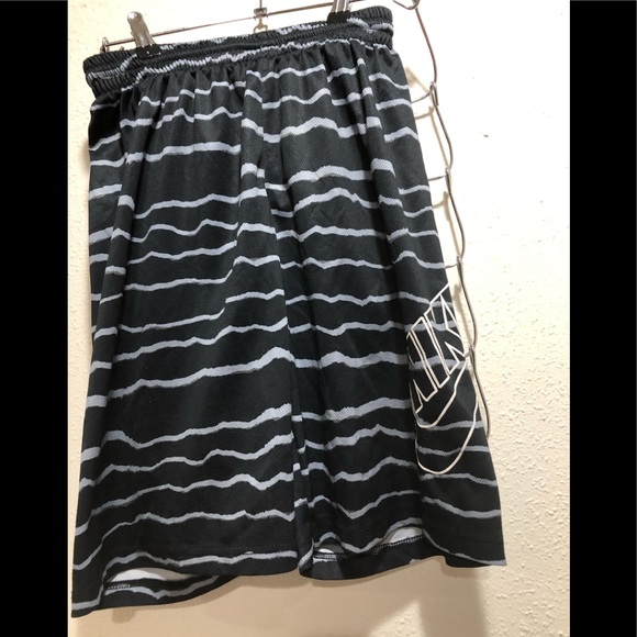 Nike SB Boys Shorts (L 12-13yrs) - Picture 2 of 3